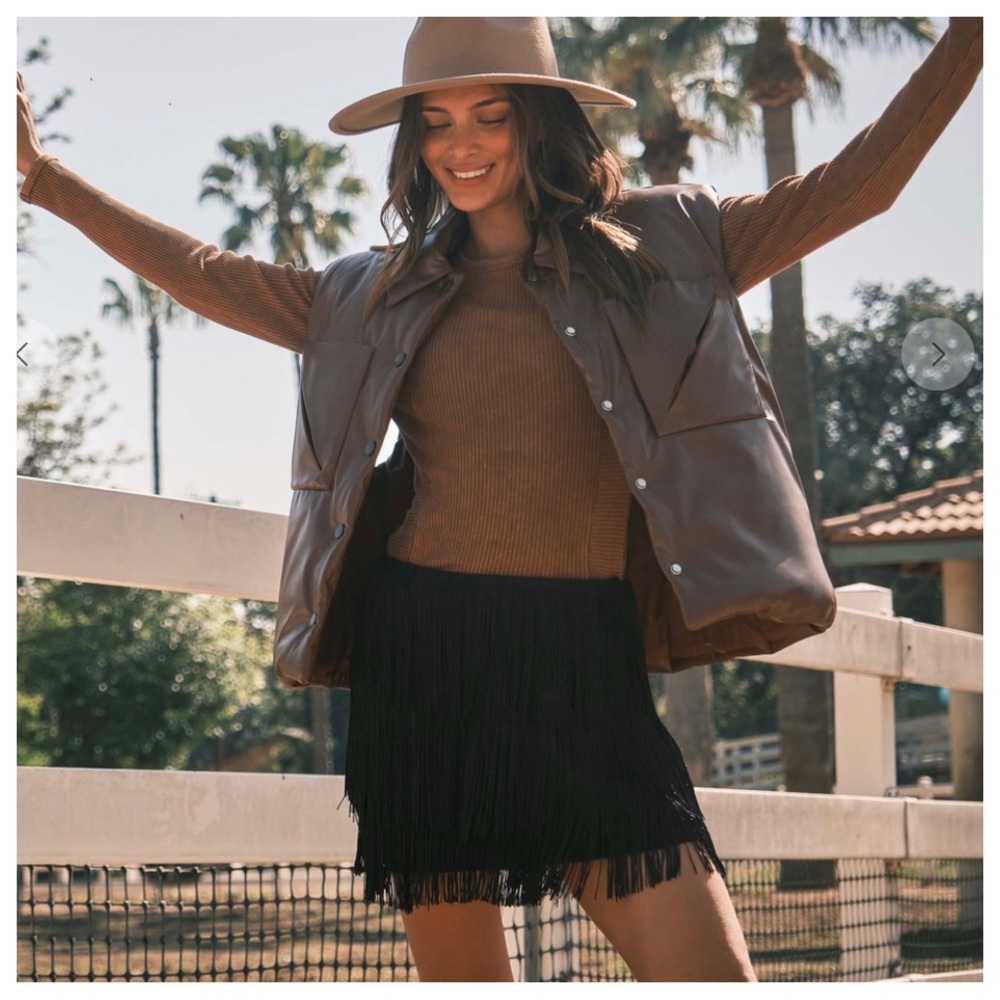 36 Soft Faux Leather Puff Vest Jacket - Picture 3 of 5